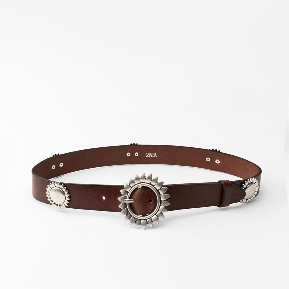 New with tag!  Zara Woman Leather Belt with flower Buckle Brown size:90 - 36"